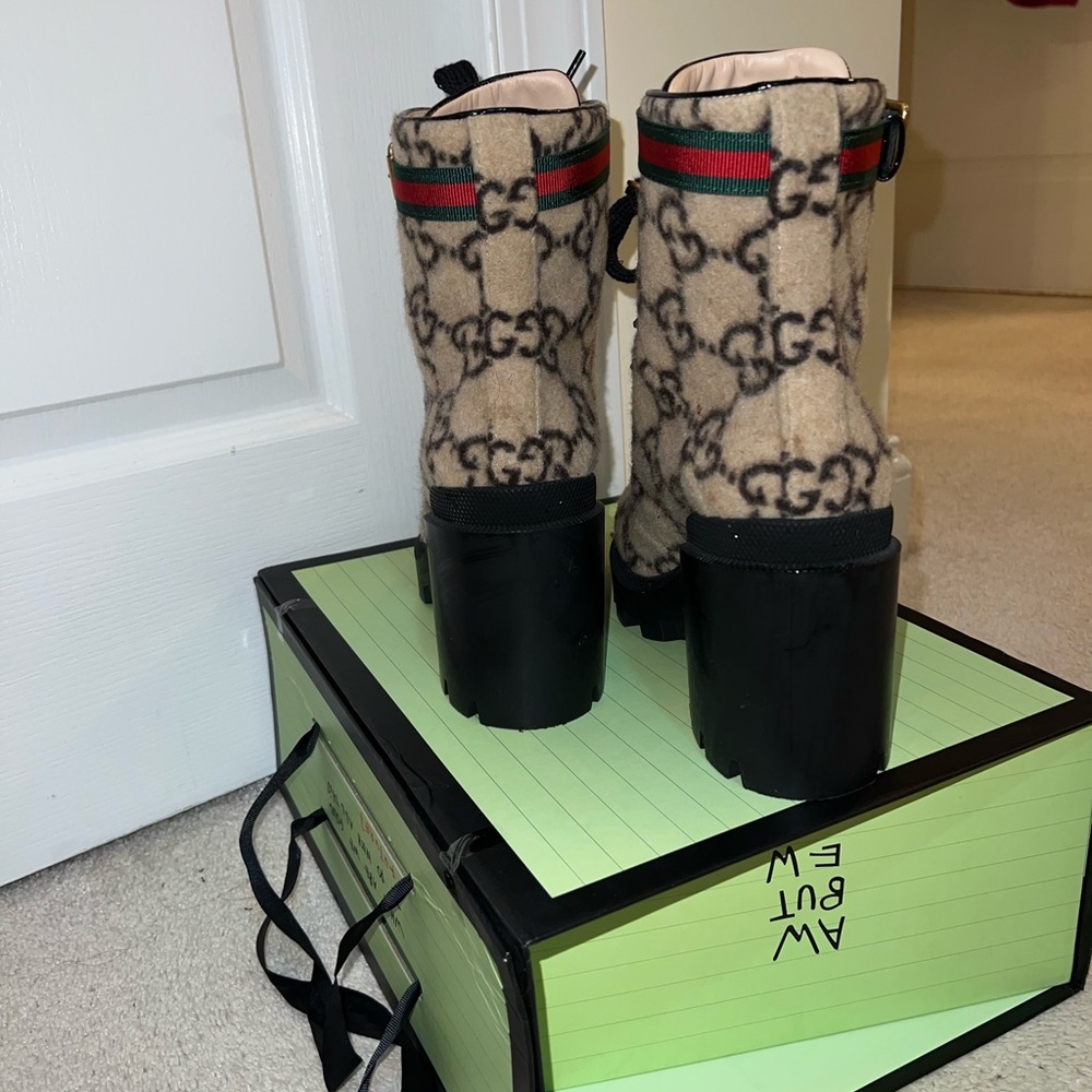 Gucci Beige Monogram Wool Ankle Boots with Green-Red Stripe (like new) - Picture 4 of 4